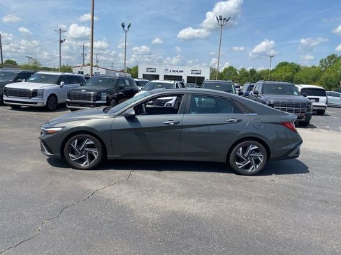 New 2025 Hyundai Elantra Limited FWD image 4