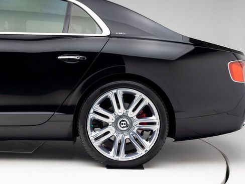 Used 2018 Bentley Flying Spur S V8 AWD/4WD image 29