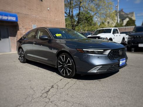 Used 2024 Honda Accord Touring image 3