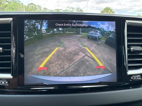 Certified 2023 Chrysler Pacifica Touring-L FWD image 22