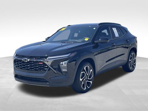 Used 2026 Chevrolet Trax RS w/ Sunroof Package FWD image 8