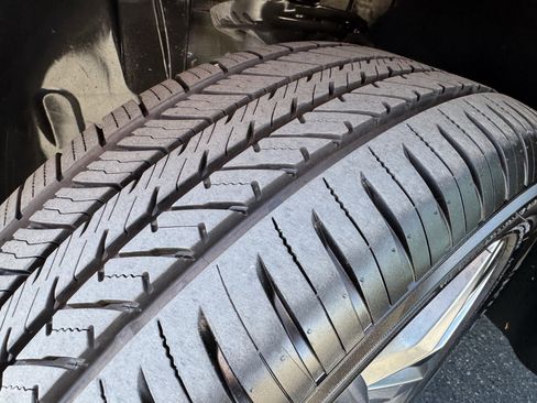 Used 2020 Volkswagen Tiguan SEL image 13