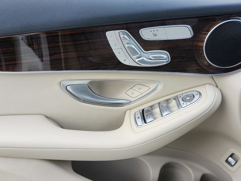 Used 2020 Mercedes-Benz GLC 300 4MATIC Coupe image 32