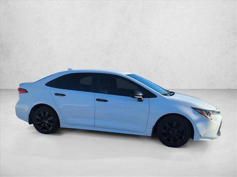 Used 2025 Toyota Corolla LE FWD image 4