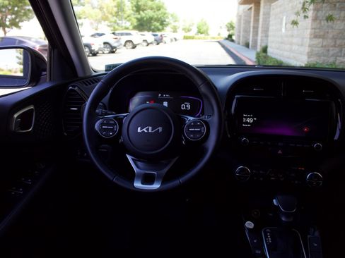 Used 2025 Kia Soul EX FWD image 18