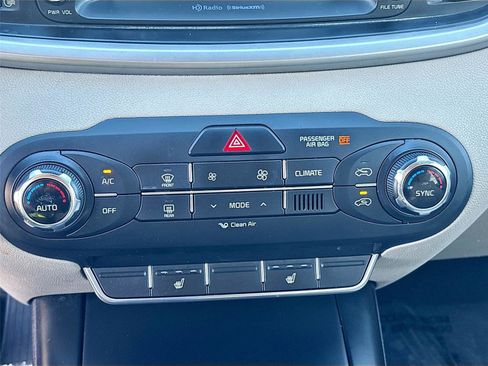 Used 2017 Kia Sorento LX w/ LX Convenience Package image 16