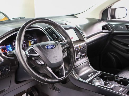 Used 2019 Ford Edge Titanium image 22