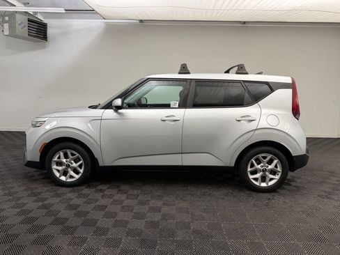 Used 2020 Kia Soul S image 2