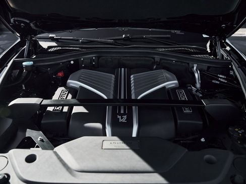 Used 2024 Rolls-Royce Phantom Sedan image 18