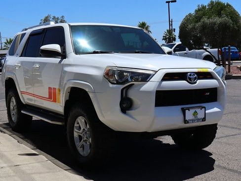 Used 2018 Toyota 4Runner SR5 AWD/4WD image 14