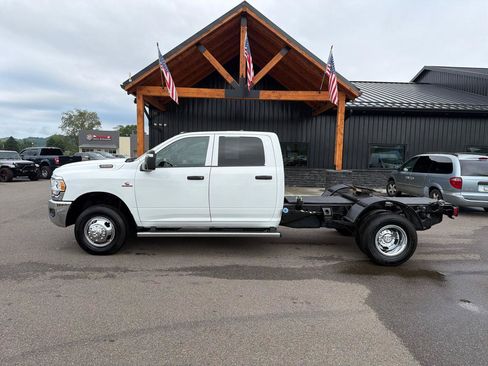 Used 2024 RAM 3500 Tradesman w/ Chrome Appearance Group AWD/4WD image 22