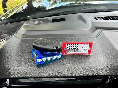 Used 2024 GMC Sierra 1500 SLT image 31