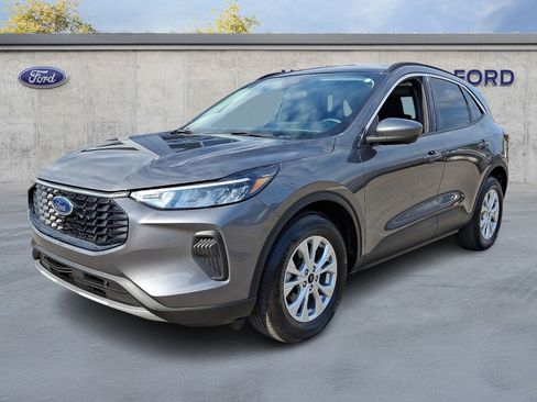 Used 2023 Ford Escape Active w/ Tech Pack #2 AWD/4WD image 3