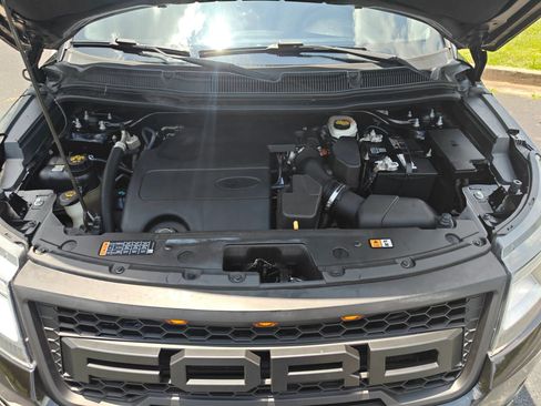 Used 2017 Ford Explorer XLT w/ Equipment Group 202A FWD image 20