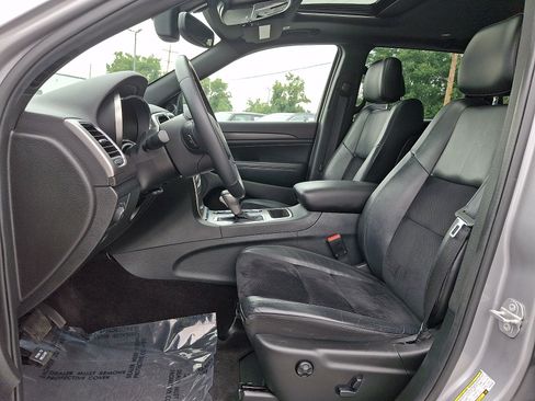 Used 2018 Jeep Grand Cherokee Altitude AWD/4WD image 11