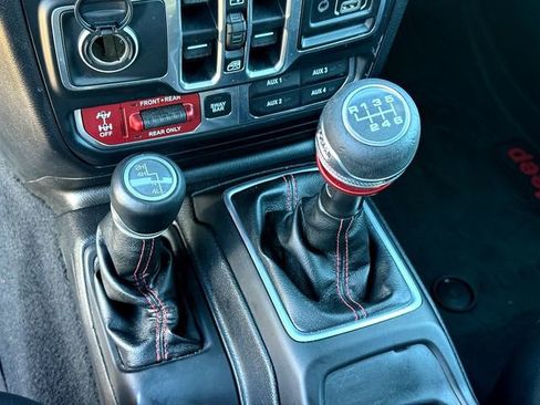 Used 2018 Jeep Wrangler Unlimited Rubicon w/ Dual Top Group image 18