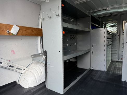 Used 2013 Chevrolet Express 2500 RWD image 13