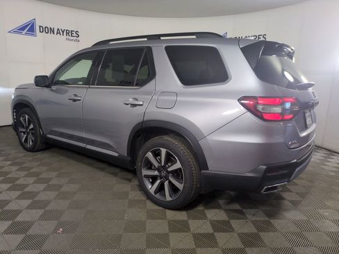 Certified 2023 Honda Pilot Touring image 4