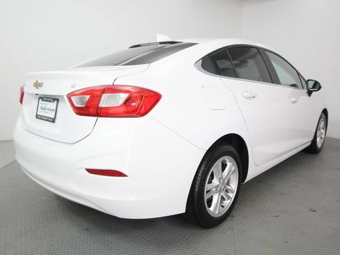 Used 2017 Chevrolet Cruze LT w/ Convenience Package FWD image 9