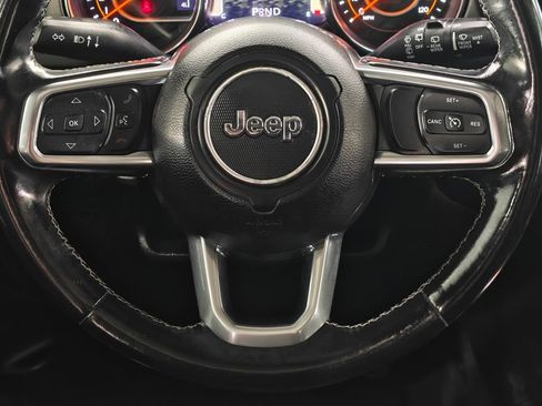 Used 2019 Jeep Wrangler Unlimited Sahara AWD/4WD image 5