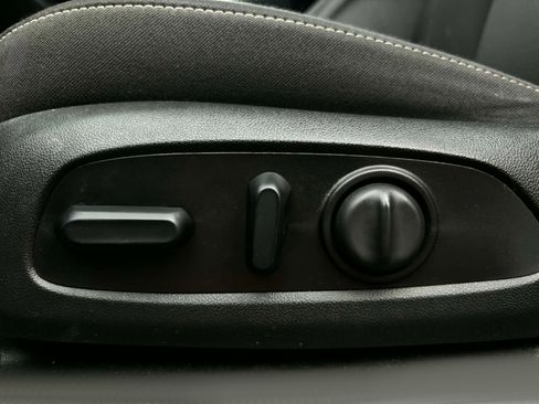 Used 2021 GMC Acadia SLE w/ Driver Convenience Package image 10