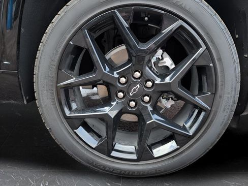 Used 2025 Chevrolet Traverse RS image 36