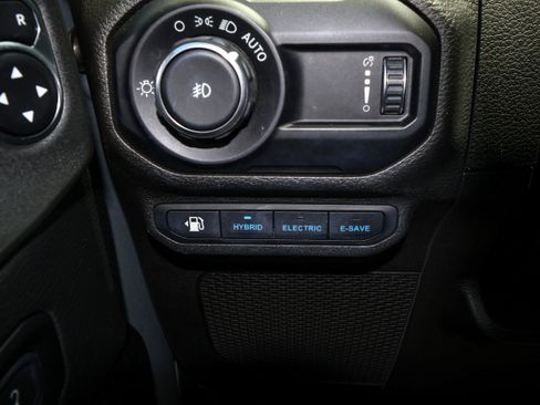 Used 2023 Jeep Wrangler Unlimited Sahara w/ Cold Weather Group AWD/4WD image 32