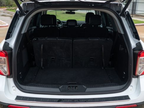 Used 2023 Ford Explorer Limited image 7