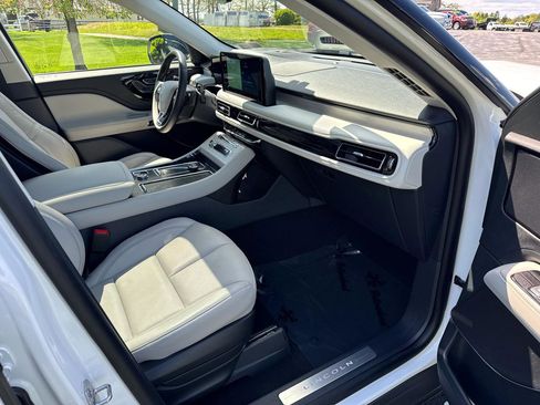 Used 2025 Lincoln Aviator Reserve AWD/4WD image 13