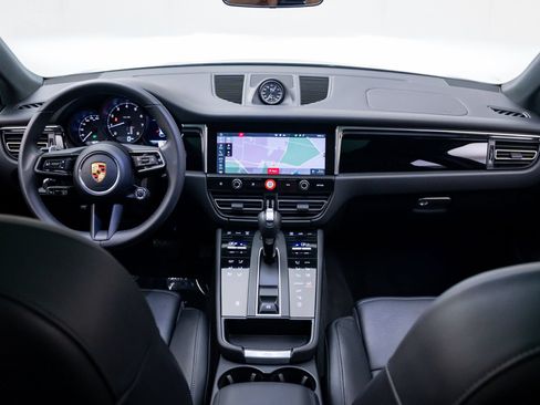 Certified 2026 Porsche Macan AWD/4WD image 10
