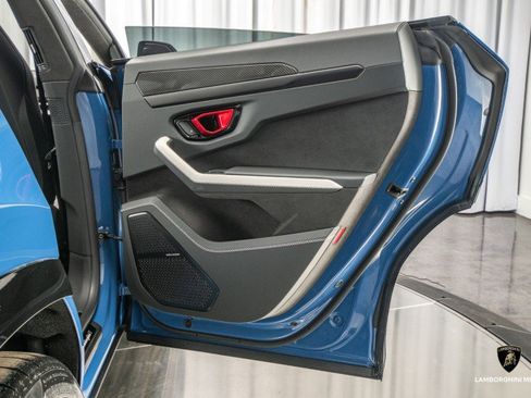 Used 2025 Lamborghini Urus SE image 77