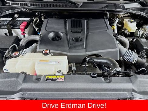 Used 2023 Toyota Tundra Limited AWD/4WD image 30