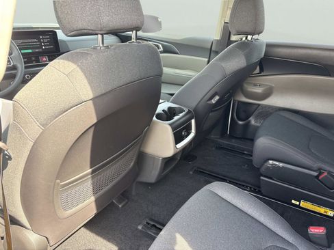 New 2026 Kia Carnival LX FWD image 13