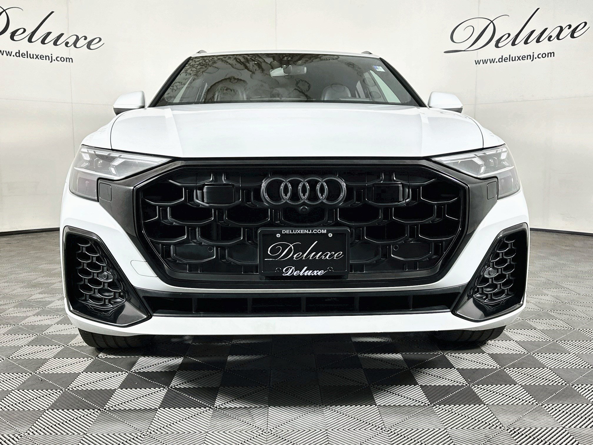 Used 2025 Audi Q8 Prestige w/ Prestige Package AWD/4WD image 2