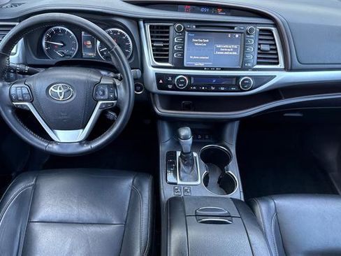 Used 2017 Toyota Highlander XLE AWD/4WD image 14