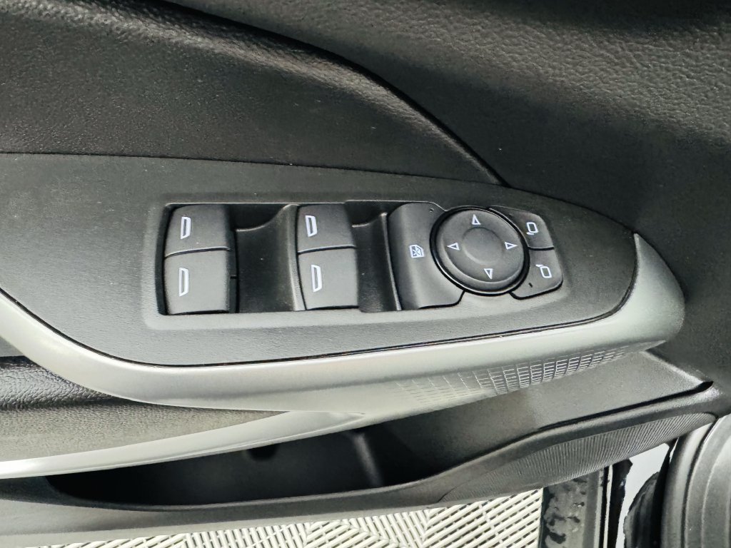 Used 2026 Chevrolet Trax LS FWD image 8