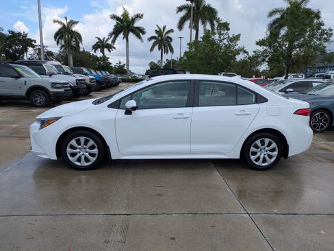 Used 2026 Toyota Corolla LE FWD image 7