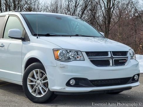 Used 2019 Dodge Grand Caravan SXT image 2
