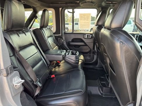 Used 2018 Jeep Wrangler Unlimited Sahara w/ Quick Order Package 24M Moab image 23