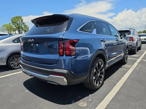 Certified 2025 Kia Sorento EX w/ Panoramic Sunroof Package FWD image 17