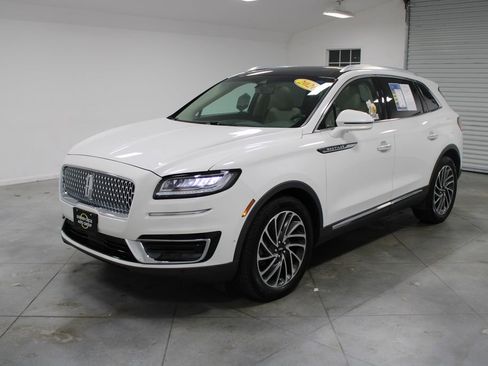 Used 2020 Lincoln Nautilus Reserve w/ Equipment Group 201A image 4