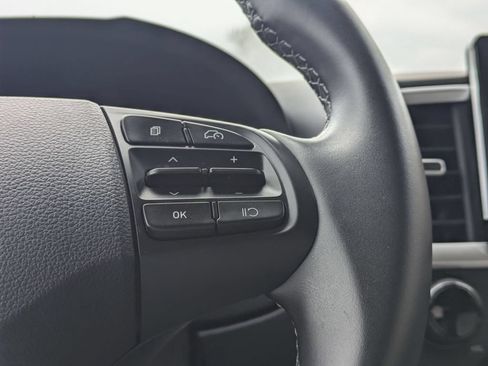 Used 2025 Hyundai Venue SEL FWD image 24