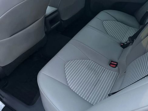 Used 2021 Toyota Camry SE w/ Cold Weather Package image 13