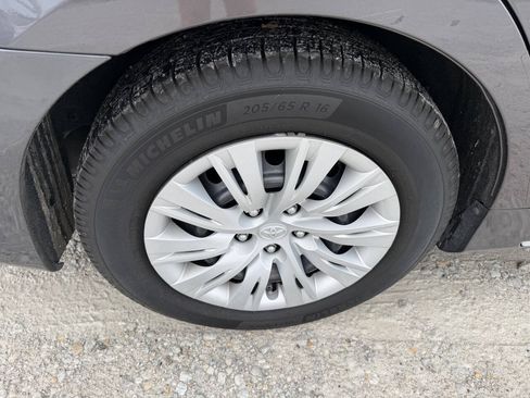Used 2014 Toyota Camry LE FWD image 11