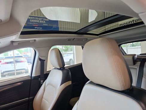 Used 2022 Ford Escape Titanium AWD/4WD image 18