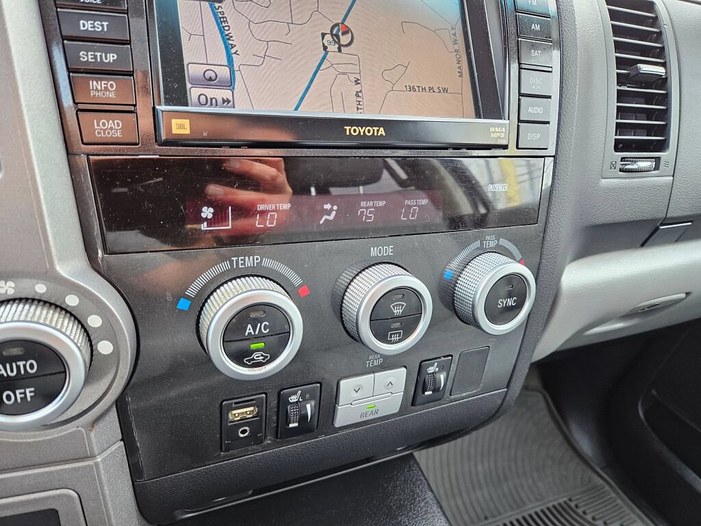 Used 2011 Toyota Sequoia Limited AWD/4WD image 30