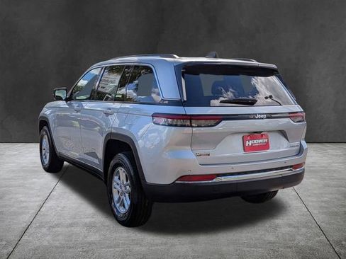 Used 2024 Jeep Grand Cherokee Laredo RWD image 7