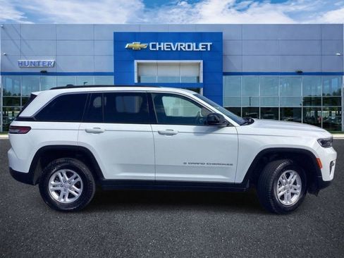 Used 2025 Jeep Grand Cherokee Laredo w/ Luxury Tech Group I AWD/4WD image 5
