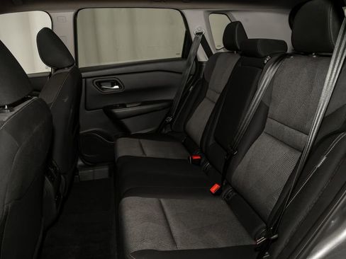 Used 2024 Nissan Rogue SV image 9