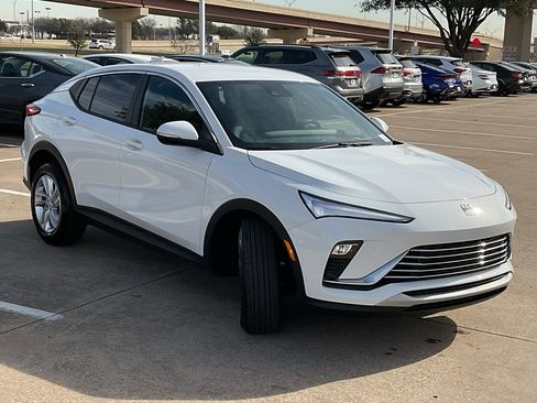 Used 2025 Buick Envista Preferred image 4